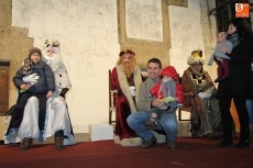 Foto 5 - Un belén protagonizado por niños recibe en Lumbrales a Melchor, Gaspar y Baltasar 