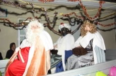Foto 5 - Los mayores de la residencia de Olmedo reciben la visita de los Reyes Magos