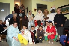Foto 4 - Los mayores de la residencia de Olmedo reciben la visita de los Reyes Magos