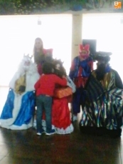 Foto 3 - San Miguel de Valero recibe a los Magos con voces infantiles