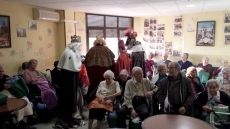 Foto 3 - Los Magos de Oriente no se olvidan de los mayores en Villarino