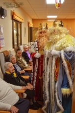 Foto 3 - Los Magos de Oriente visitan la residencia de mayores de La Alberca