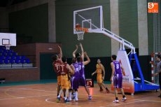 Foto 5 - Aquimisa Carbajosa suma ante Palencia su primera victoria en la competición (81-71)