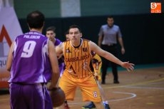 Foto 3 - Aquimisa Carbajosa suma ante Palencia su primera victoria en la competición (81-71)