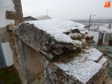 Foto 4 - La nieve se asoma con timidez en la comarca a primera hora de la mañana