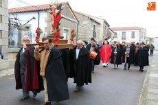Foto 5 - Los cofrades de San Sebastián lucen de nuevo sus capas negras en Villavieja