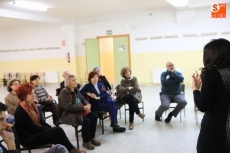 Foto 3 - Los vecinos del Barrio de San José escuchan las iniciativas de Ganemos Salamanca 