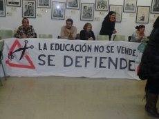 Foto 3 - Éxito en la primera jornada de huelga bilingüe en el IES Torres Villarroel