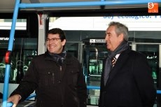 Foto 6 - El Ayuntamiento presenta siete nuevos autobuses urbanos con una inversión de 1,5 millones de euros