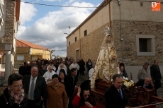 Foto 6 - Los vecinos acuden fieles a su cita con Nuestra Señora de la Paz