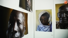 Una mirada etíope abre la iniciativa para convertir la calle Gütenberg en un espacio expositivo