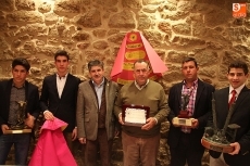 Foto 4 - La peña La Taurina entrega en Aldeadávila sus premios de las Fiestas del Toro 2014