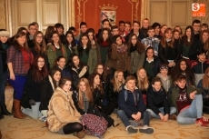 Foto 4 - Alumnos y docentes británicos y del Colegio Calasanz visitan el Ayuntamiento