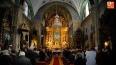 Foto 5 - Las mujeres de Salamanca honran a Santa Águeda tomando el bastón de mando 