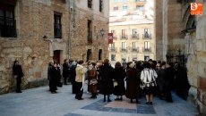 Foto 4 - Las mujeres de Salamanca honran a Santa Águeda tomando el bastón de mando 