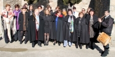 Foto 4 - Las mujeres de Boada lucen sus capas negras en honor a Santa Águeda
