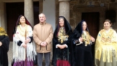 Foto 5 - Las mujeres de La Alberca escoltan a Santa Águeda en los actos celebrados en su honor