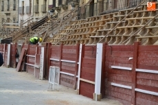 Foto 5 - Últimos retoques en la Plaza antes de que se eche la arena