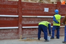 Foto 3 - Últimos retoques en la Plaza antes de que se eche la arena