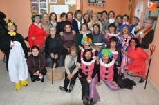 Foto 5 - Las socias de Amanecer festejan la llegada del Carnaval por todo lo alto