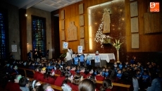Foto 3 - Los escolares se suman con sus máscaras al Día Internacional del Niño con Cáncer