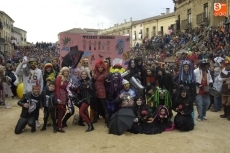 Foto 4 - El caos reina en el desfile de disfraces, que una vez más brillaron por su creatividad