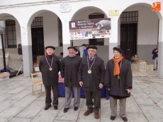 Foto 4 - Veteranía y juventud se dan la mano en la VII Matanza Tradicional de Ledrada