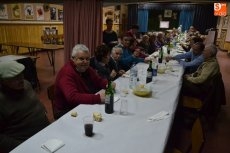 Foto 6 - Los socios de El Porvenir se reúnen para comer el tradicional escabeche