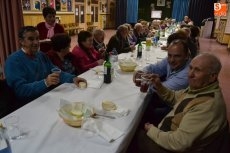 Foto 5 - Los socios de El Porvenir se reúnen para comer el tradicional escabeche