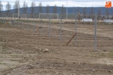 Foto 4 - Empieza el movimiento en La Muge para construir el campo de césped artificial