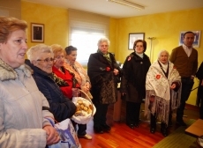 Las mujeres de Carbajosa de la Sagrada celebran Santa &Aacute;gueda con perrunillas y charradas