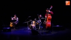 Alejandro Lucas Jazz Trío conquista el teatro Juan de la Enzina