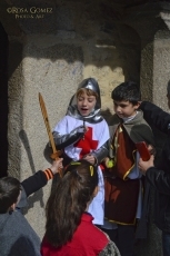 Los ni&ntilde;os de la escuela celebran el Carnaval con un mercado medieval solidario