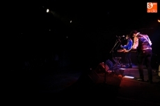 Las bandas Farben y Mr. CE derrochan ritmo en el escenario del CAEM