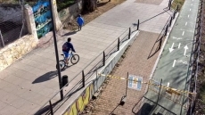 'Salamanca en bici' critica el poco espacio para los peatones en el puente Enrique Estevan