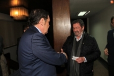 El consejero de Sanidad analiza con el Colegio de Médicos la situación que atraviesa el Hospital