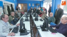  Bienvenido Mena inaugura un espacio dedicado al conocimiento y manejo de ordenadores