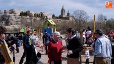 Foto 3 - Centenares de familias disfrutan del nuevo parque junto al puente Sánchez Fabrés 