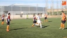 Foto 3 - El Carbajosa conquista un valioso punto ante un buen Zamora (0-0)