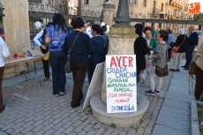 Foto 3 - Cáritas conmemora el Día de las Empleadas de Hogar con un acto callejero