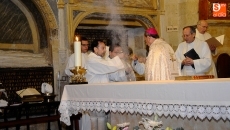 Foto 6 - Carlos López preside la Misa Crimal en la Catedral Vieja