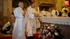 Foto 5 - Carlos López preside la Misa Crimal en la Catedral Vieja