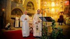 Foto 4 - Carlos López preside la Misa Crimal en la Catedral Vieja