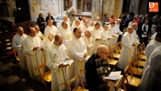 Foto 3 - Carlos López preside la Misa Crimal en la Catedral Vieja