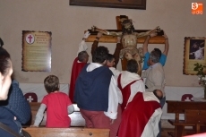 Foto 4 - Crece el número de fieles asistentes al besapiés del Cristo del Silencio