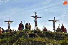 Foto 6 - Serradilla del Arroyo recrea la Pasión de Cristo con plena devoción