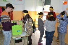 Foto 5 - Escolares descubren mediante juegos los elementos de la Ribera del Águeda