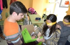 Foto 4 - Escolares descubren mediante juegos los elementos de la Ribera del Águeda