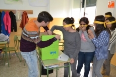Foto 3 - Escolares descubren mediante juegos los elementos de la Ribera del Águeda