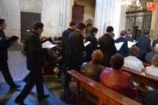 Foto 6 - Las piezas sacras del coro ‘Capella Ægitaniensis’ resuenan en la Catedral